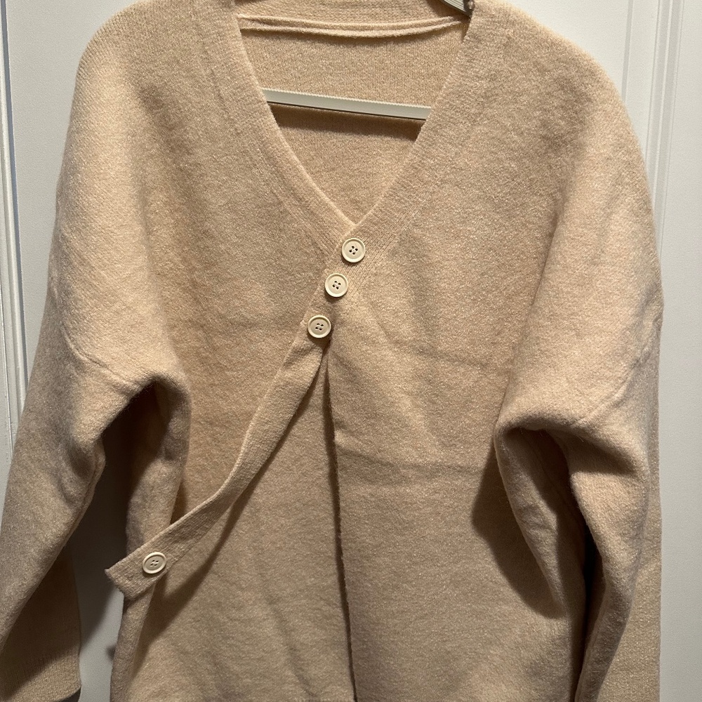 Soolinen beige sweater